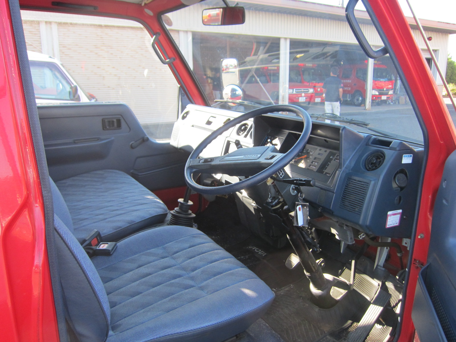 物品番号1消防ポンプ積載車1内観運転席の画像