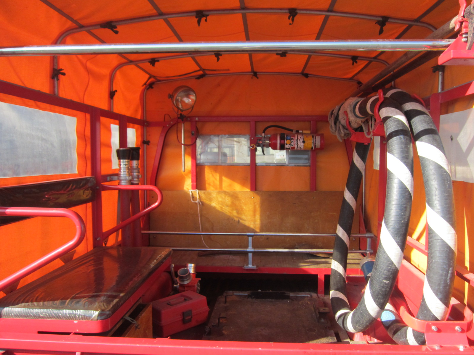 物品番号1消防ポンプ積載車1内観貨物内部の画像