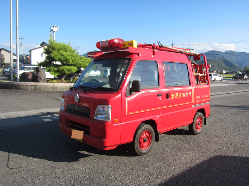 物品番号4消防ポンプ積載車4外観左前方から全体を写した画像