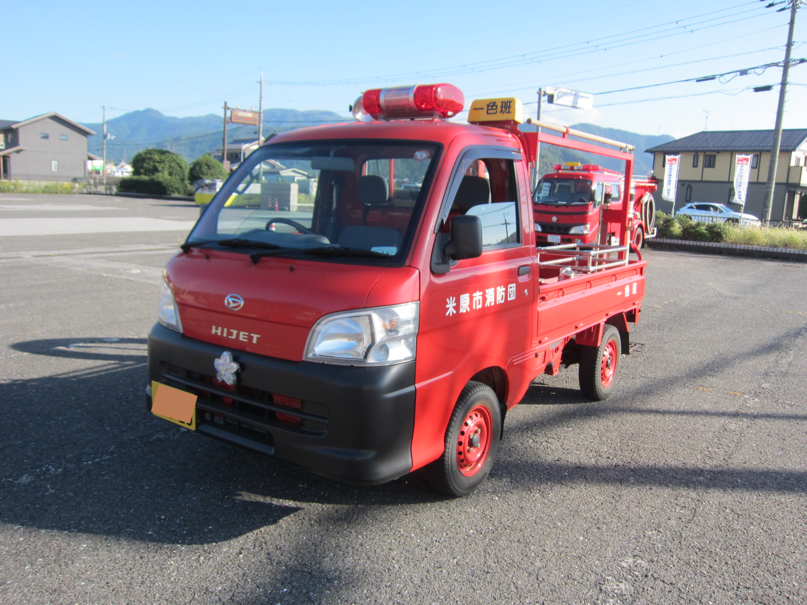 物品番号5消防ポンプ積載車5外観左前方から全体を写した画像