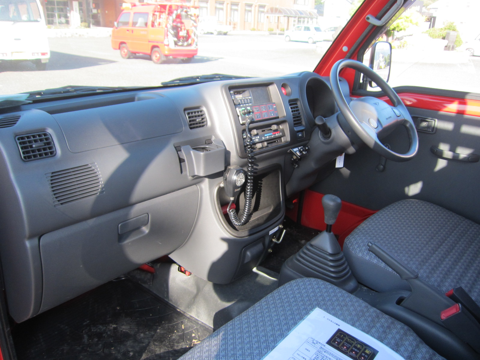 物品番号5消防ポンプ積載車5内観助手席の画像