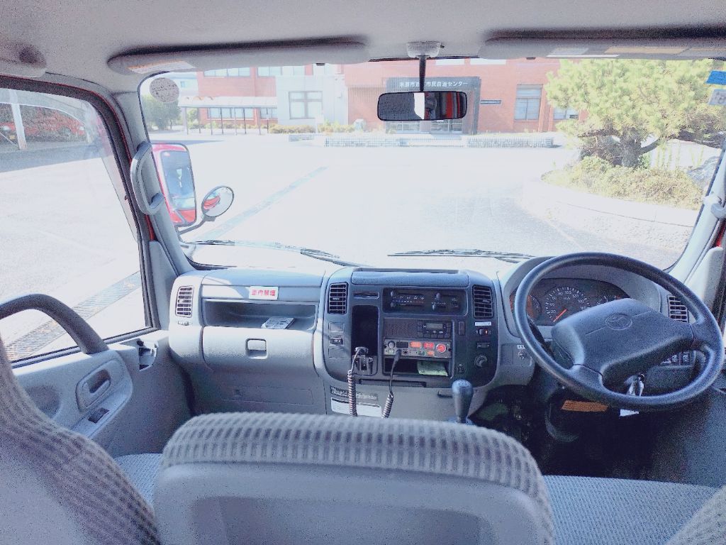 物品番号1消防ポンプ積載車1内観運転席の画像