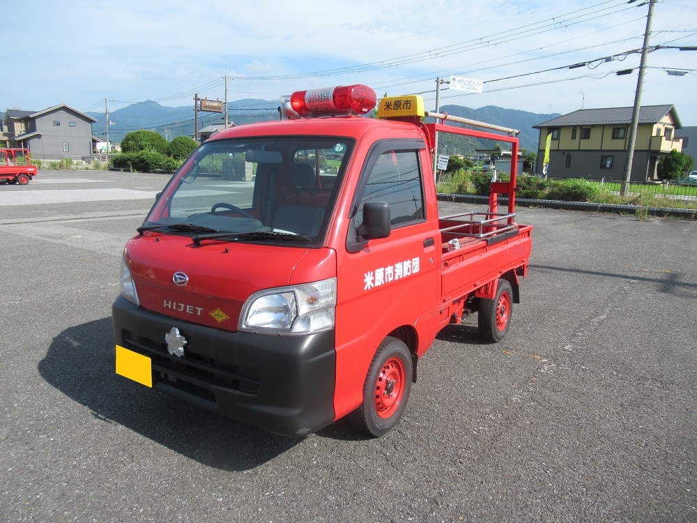 物品番号2消防ポンプ積載車2 外観左前方から全体を写した画像