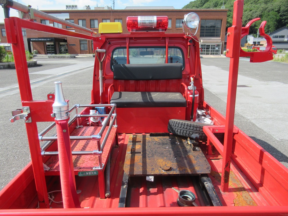 物品番号2消防ポンプ積載車2後部荷台を写した画像