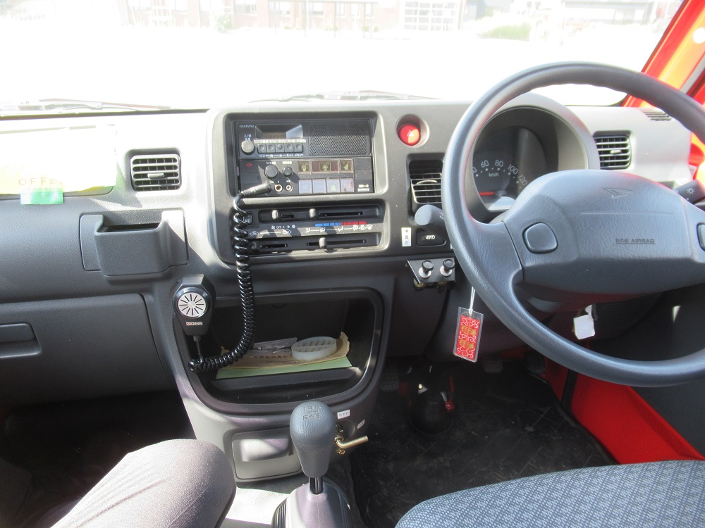 物品番号2消防ポンプ積載車2内観運転席の画像
