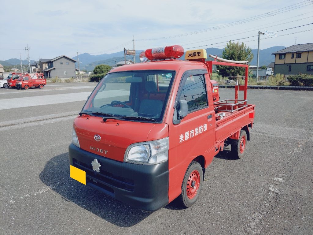 物品番号3消防ポンプ積載車3外観左前方から全体を写した画像
