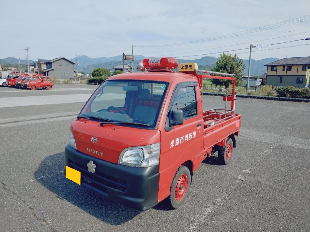 物品番号4消防ポンプ積載車4外観左前方から全体を写した画像