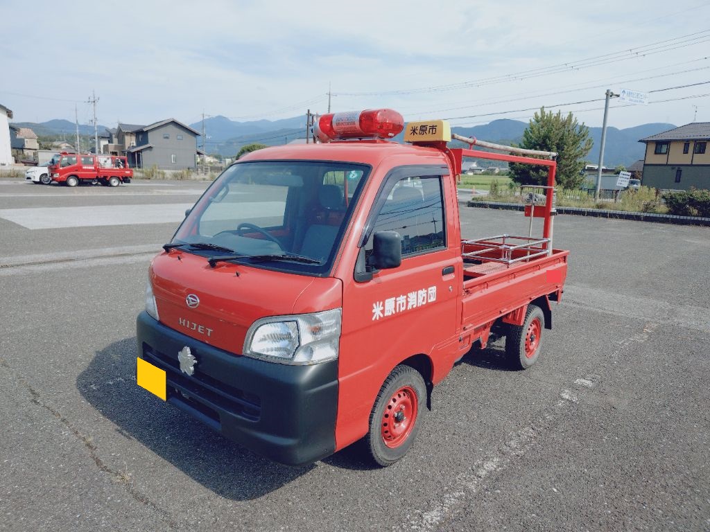 物品番号5消防ポンプ積載車5外観左前方から全体を写した画像