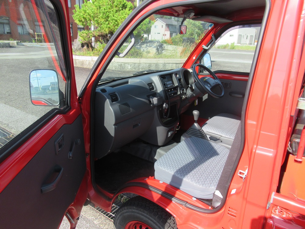 物品番号5消防ポンプ積載車5内観車内の画像