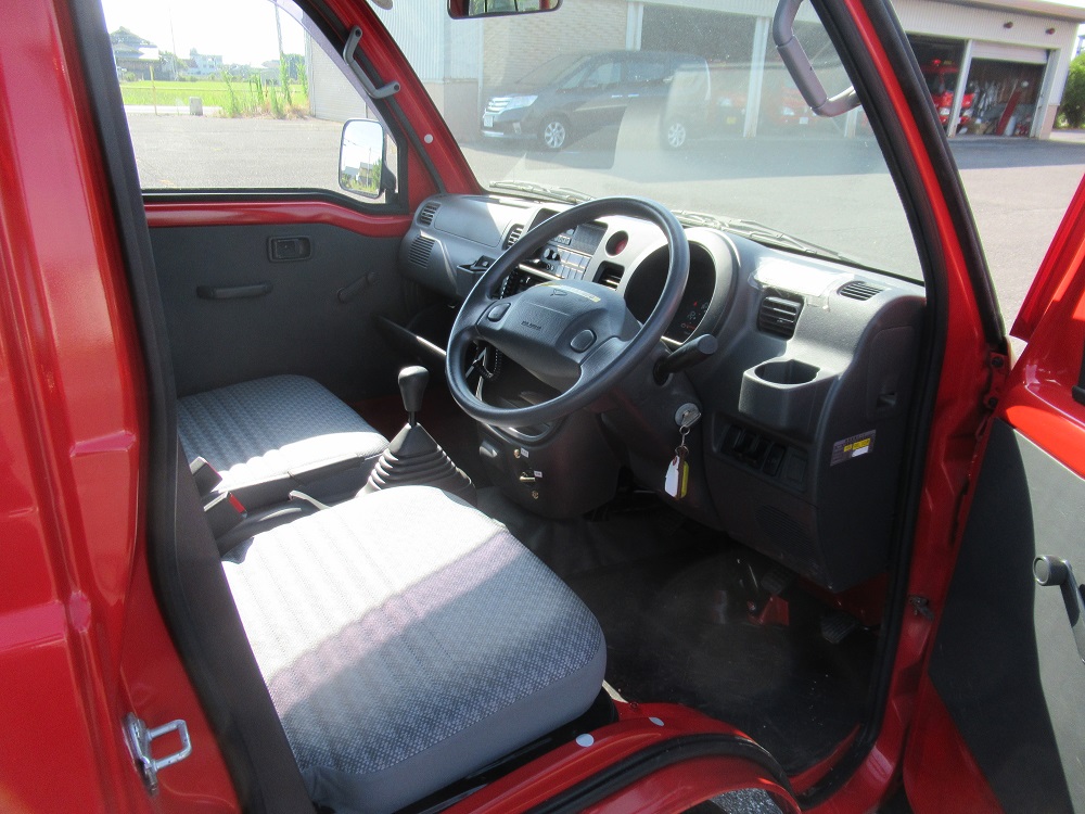 物品番号5消防ポンプ積載車5内観車内の画像