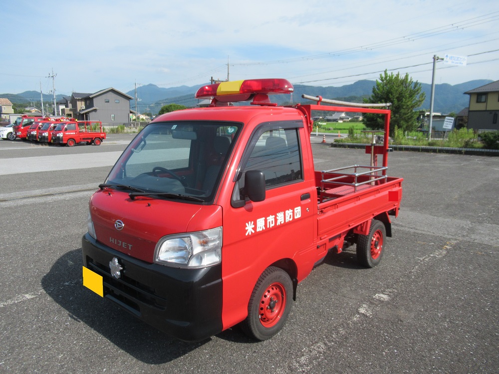 物品番号6消防ポンプ積載車6の外観左前方から全体を写した画像