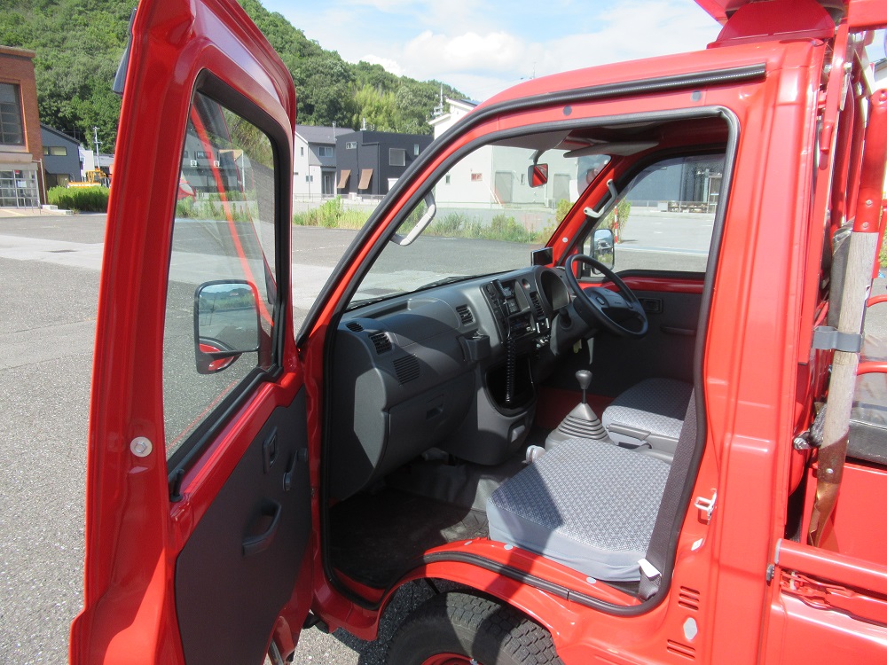 物品番号6消防ポンプ積載車6車内の画像